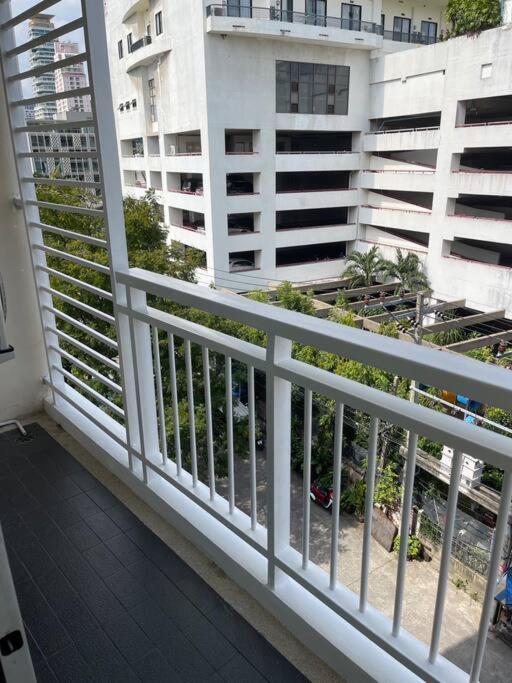 Delightful Condo In Central Location At Sukhumvit 49 Bangkok Esterno foto