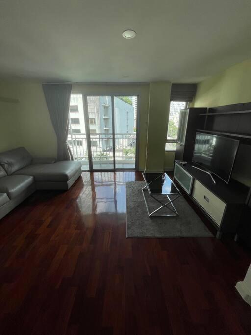 Delightful Condo In Central Location At Sukhumvit 49 Bangkok Esterno foto