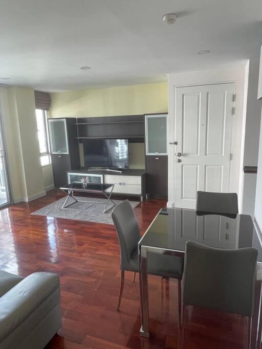 Delightful Condo In Central Location At Sukhumvit 49 Bangkok Esterno foto